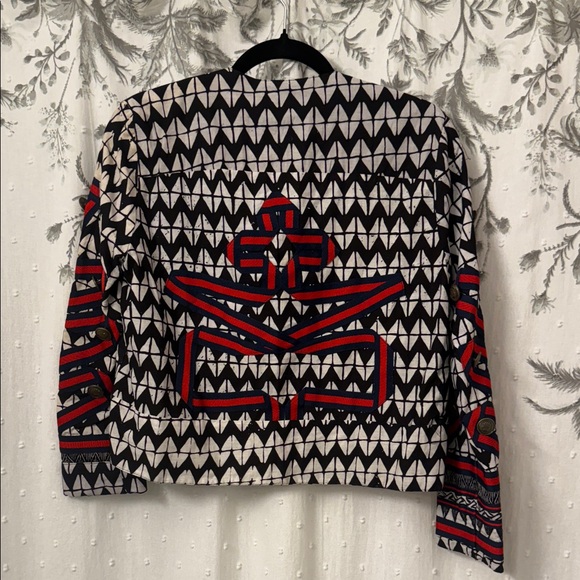 Kewangen Geometric Patterned Jacket - Picture 6 of 10